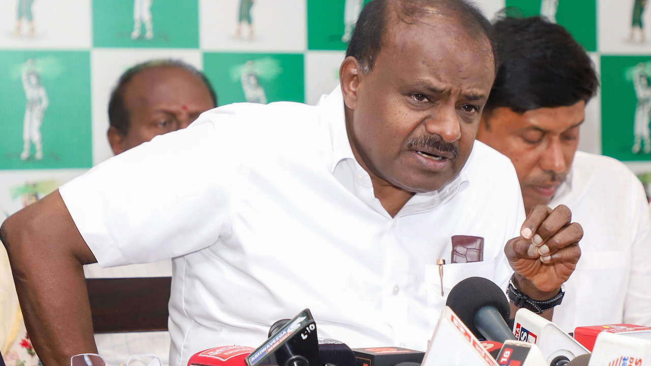 Italian blood flows in her veins HD Kumaraswamy slams Sonia Gandhi