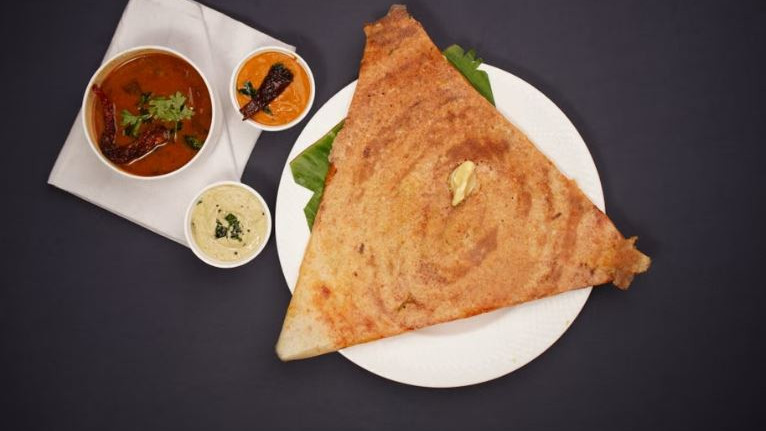 Dosa eating style in 5 star hotel viral video sparks satire