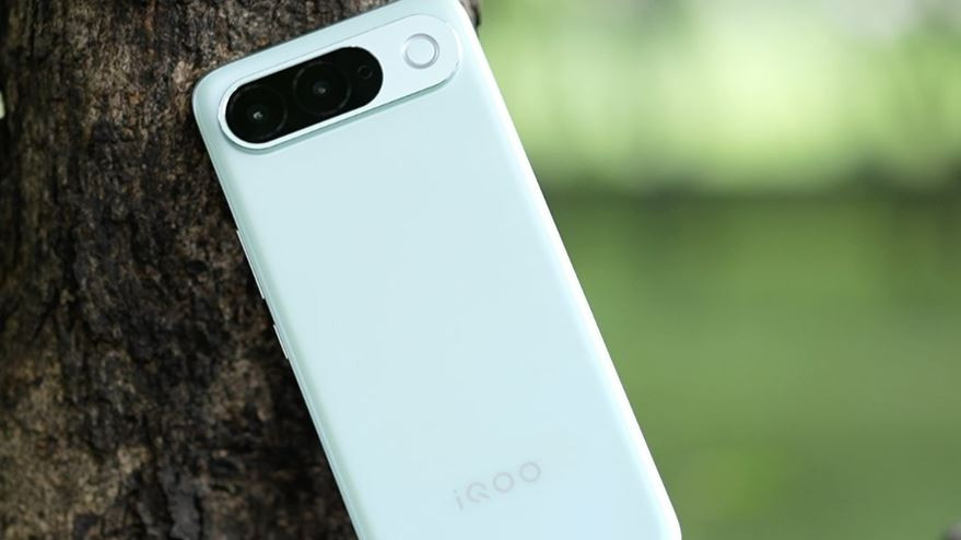 7050mAh battery 12GB RAM iQOO new phone launched