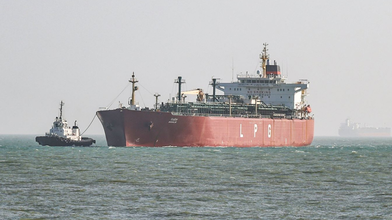 US Oil Corridor in Strait of Hormuz with 10 million barrels of oil daily