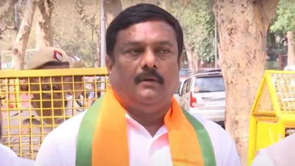 Maheshwar Reddy Alleges Rs 15000 Crore Land Transfer to Companies Linked to Ponguleti
