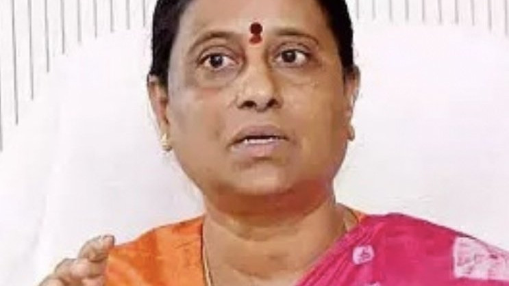 Konda Surekha to speak on daughter controversy after Revanth Reddy returns