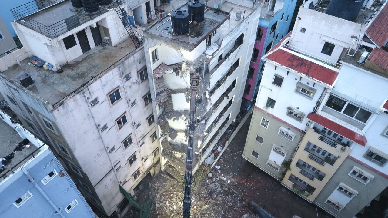 HYDRA demolishes dangerous building in Gachibowli with Baahubali JCB