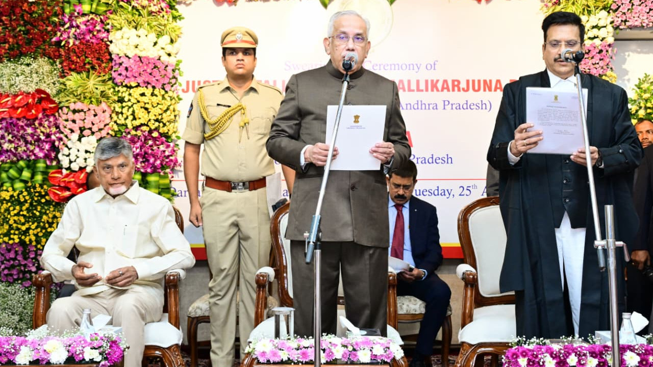 Justice Mallikarjuna Rao sworn in as AP Lokayukta CM Chandrababu attends