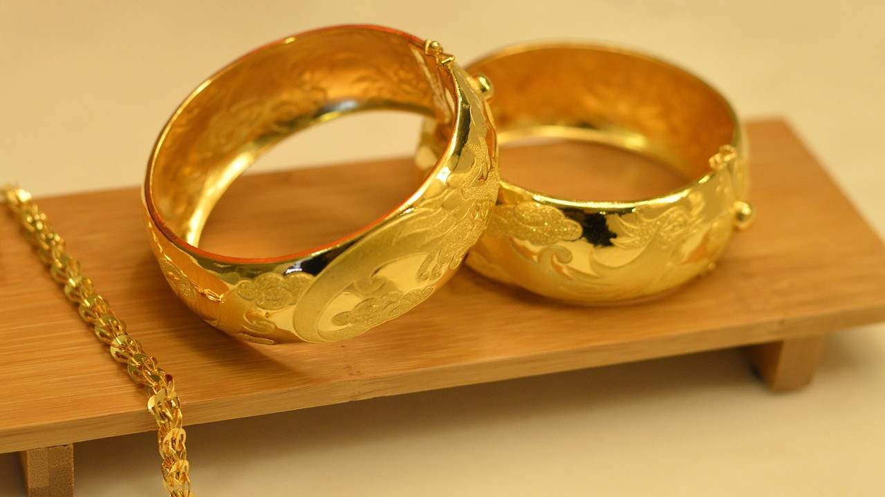Udumula Ramesh family performs ritual and throws gold in dirty drain