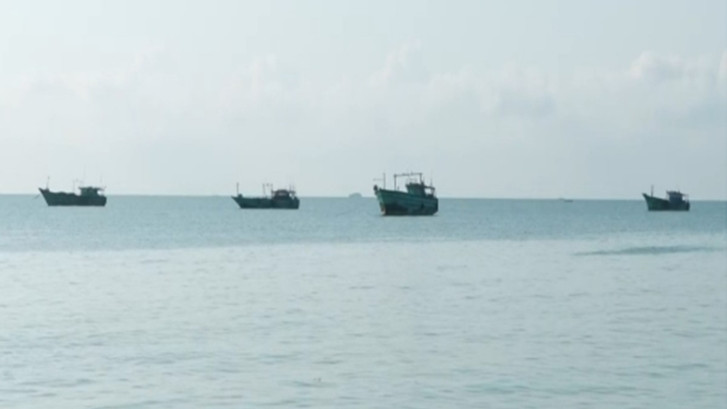 West Godavari boat accident fishermen fell into the sea