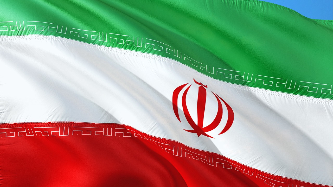 Iranian currency collapses as one dollar reaches 20 lakh Rials