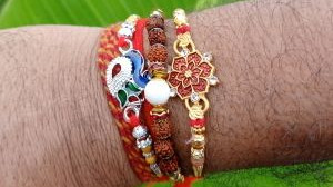 Raksha Bandhan What time should you tie Rakhi to your brother