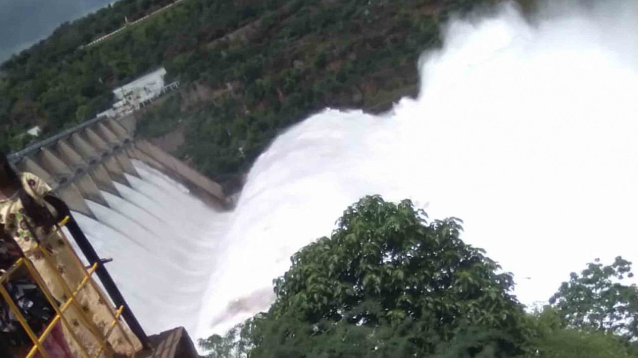 Nagarjuna Sagar Project Tension AP and Telangana officials clash over water release