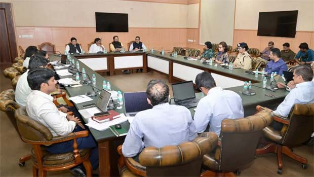 Konda Murali meets Deputy CM and Uttam over daughter controversy