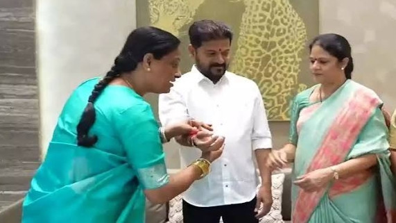 Konda Surekha ties Rakhi to Revanth Reddy says will not talk politics