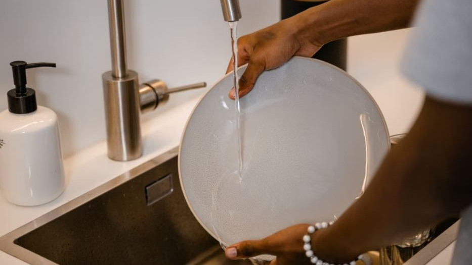 Corporate employee lost job and started washing plates viral story
