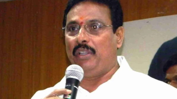 Danam Nagender angry at officials over protocol violation in Khairatabad double bedroom house lucky draw