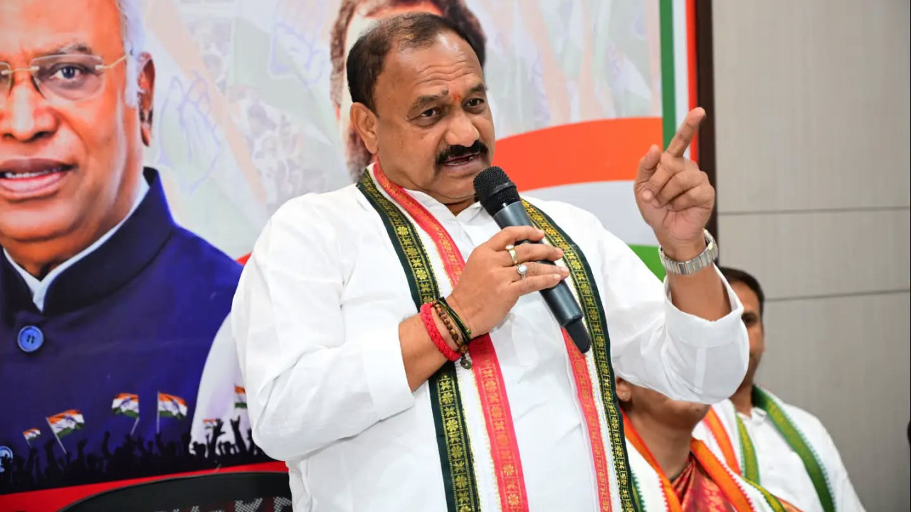 Mahesh Goud clarifies on ministerial post for Komatireddy Rajagopal Reddy