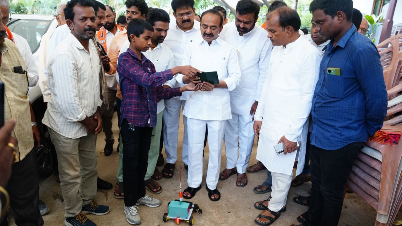 Eatala Rajender congratulates Karimnagar child prodigy for AI flag hoisting technology