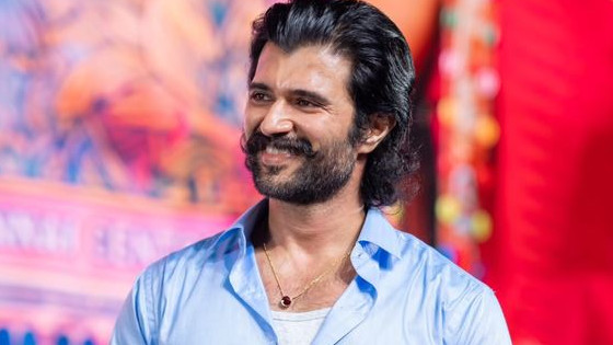 Vijay Deverakonda emotional comments on director Sandeep Reddy Vanga