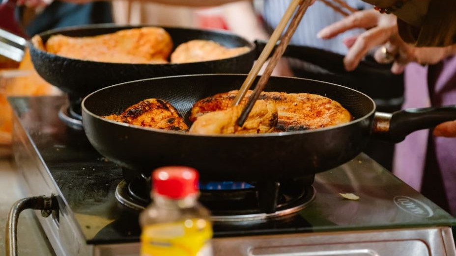 Iron pan seasoning trick makes non stick pan unnecessary