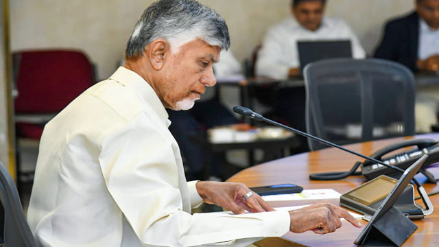 Chandrababu Naidu announces 10 lakh assistance to families of accident victims
