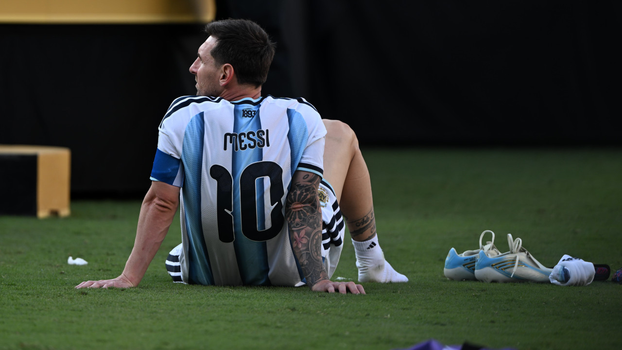 Lionel Messi announces retirement from international football