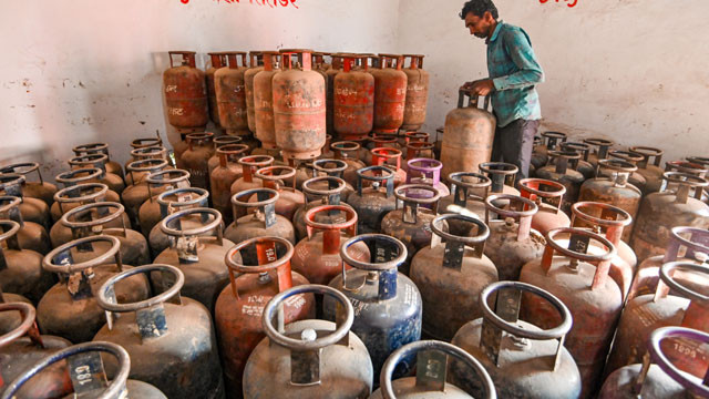 Commercial LPG Cylinder Price Hiked in September While Domestic Rates Remain Stable