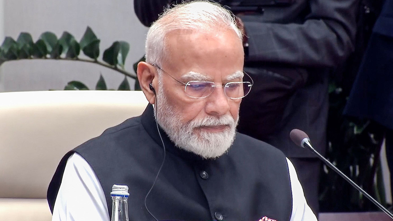 Narendra Modi makes key remarks on terrorism in front of Pakistan PM