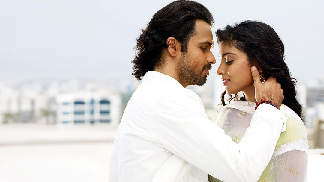 Emraan Hashmi Awarapan 2 creates sensation with 200 crore collections