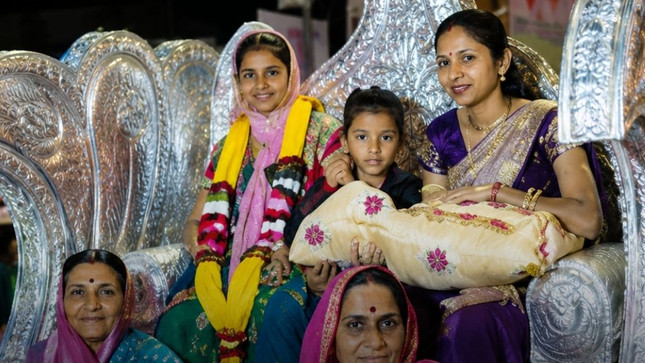 Baby girl born after 200 years grand welcome on a chariot