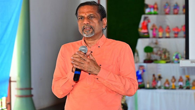 Sridhar Vembu explains why to reduce foreign travel and gold purchases