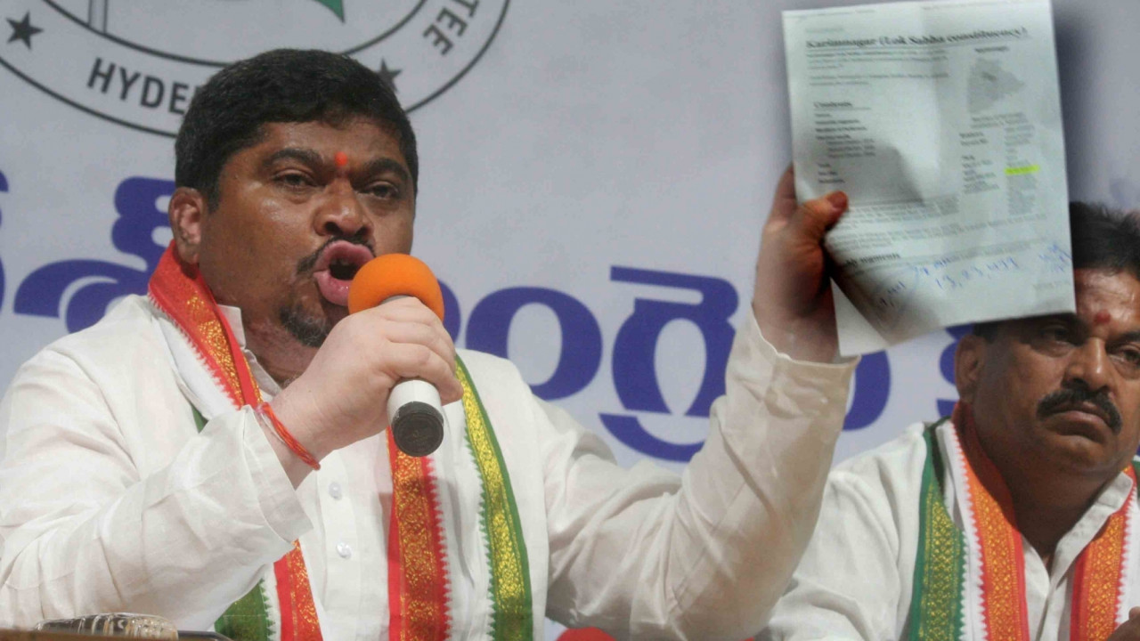 Ponnam Prabhakar challenges Telangana BJP leaders to demand state funds from PM Modi