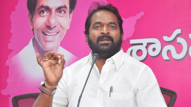 Konda Surekha targeted because she is a BC woman says Srinivas Goud