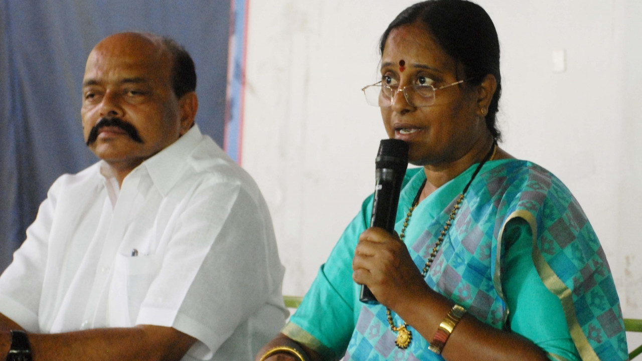 Konda Surekha next move interesting Plan B discussion