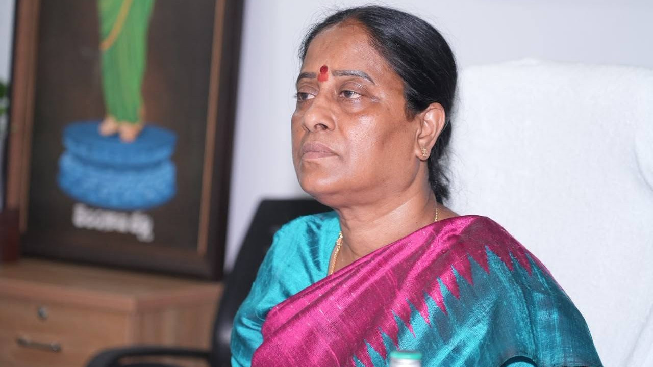 Konda Surekha clarifies no connection with viral social media posts