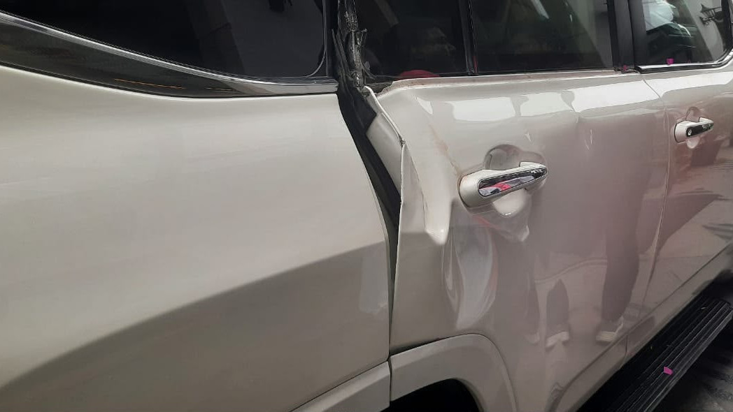 KT Rama Rao Narrow Escape After Truck Hits Car