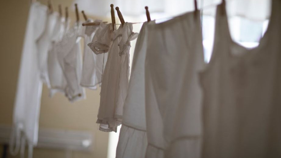 Why do clothes smell bad in monsoon and how to solve this problem