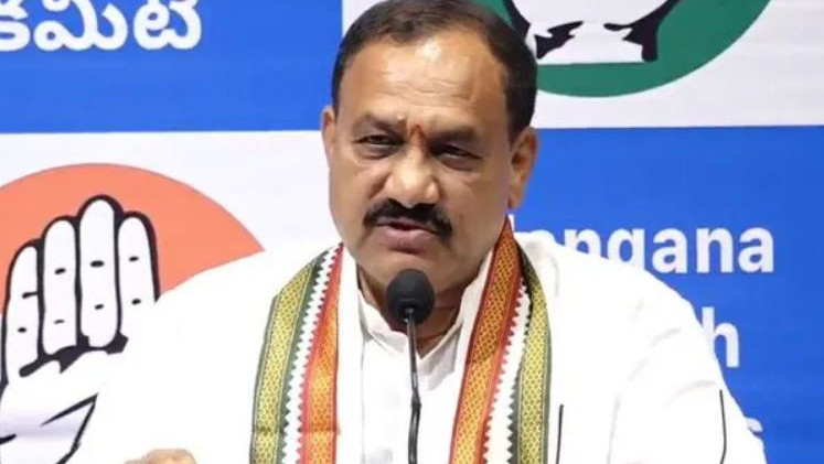 Who in place of Konda Surekha PCC Chief key comments on Cabinet expansion
