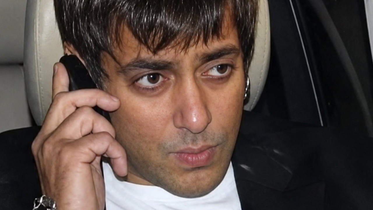 Salman Khans funny warning to friends cafe I will send him be careful