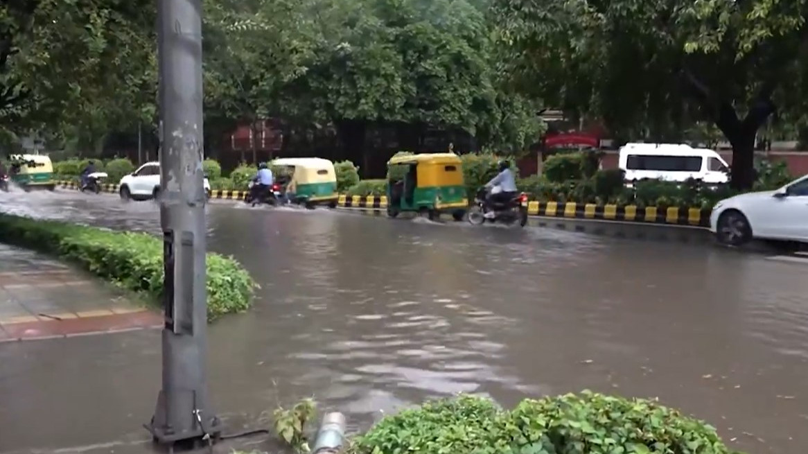Delhi heavy rain lashes city as IMD issues red alert