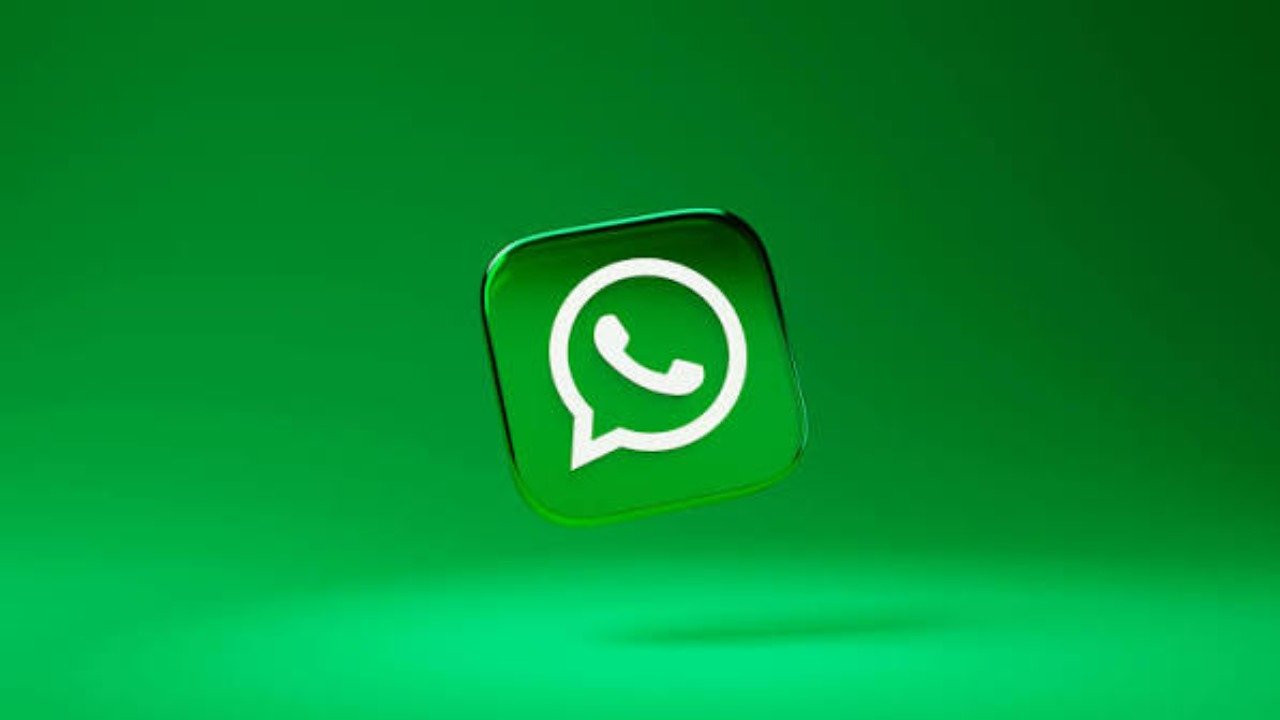 WhatsApp new experiment allows chatting with 5 AI agents at once