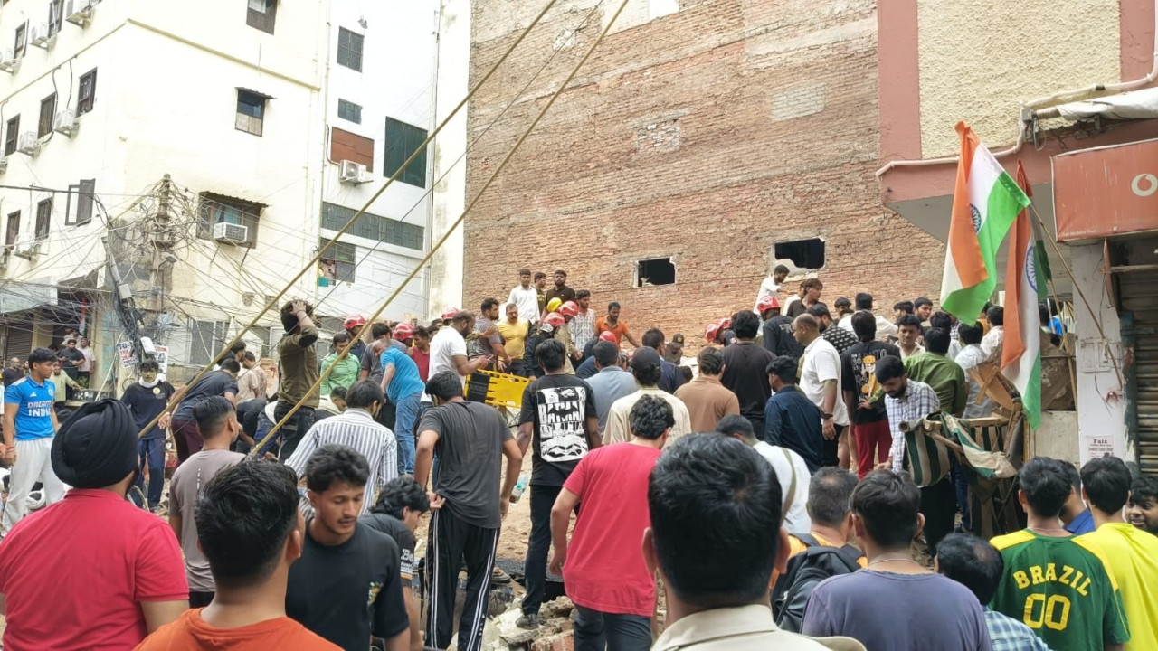 Five story building collapses in Delhi one dead