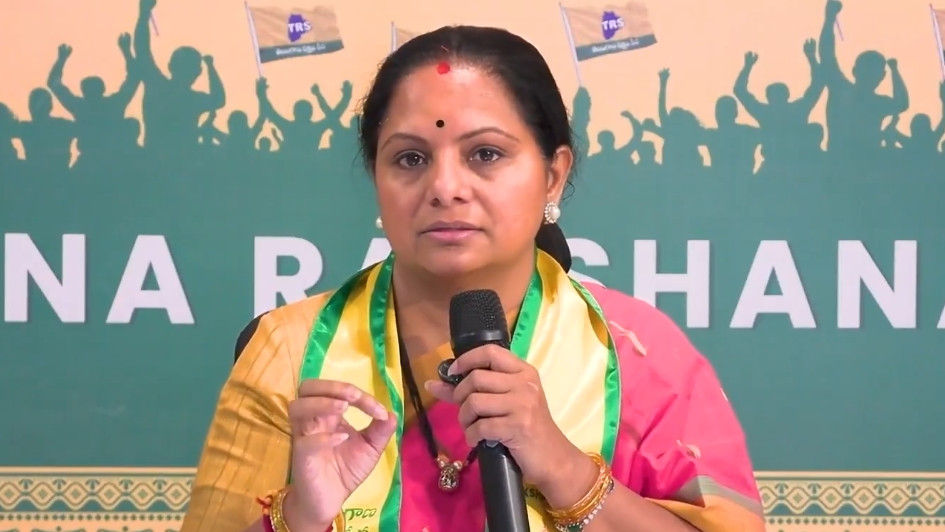 Kalvakuntla Kavitha makes sharp comments against Telangana DGP