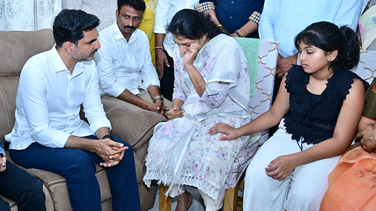 Nara Lokesh visits family of TDP leader Vasanth Kumar