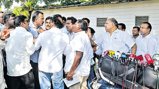 Employee union leaders ruckus at CM residence leaders clash physically
