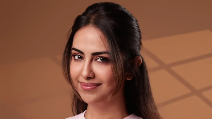 Avika Gor strange experience at airport foreigners mistook fan love for attack