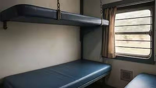 Lower berth vs upper berth in train travel which is more comfortable
