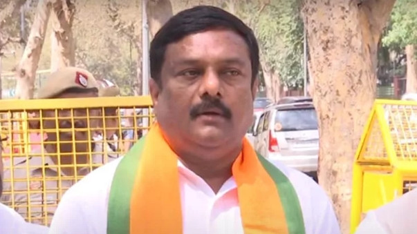 Dismiss Tata Madhu and KCR should apologize says Alleti Maheshwar Reddy