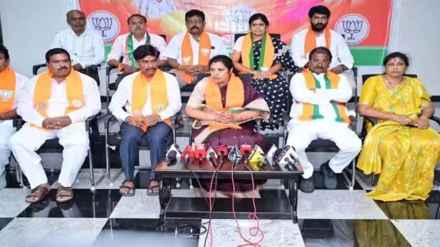 Purandeswari says Pawan knows how to collect taxes on Paper Mill