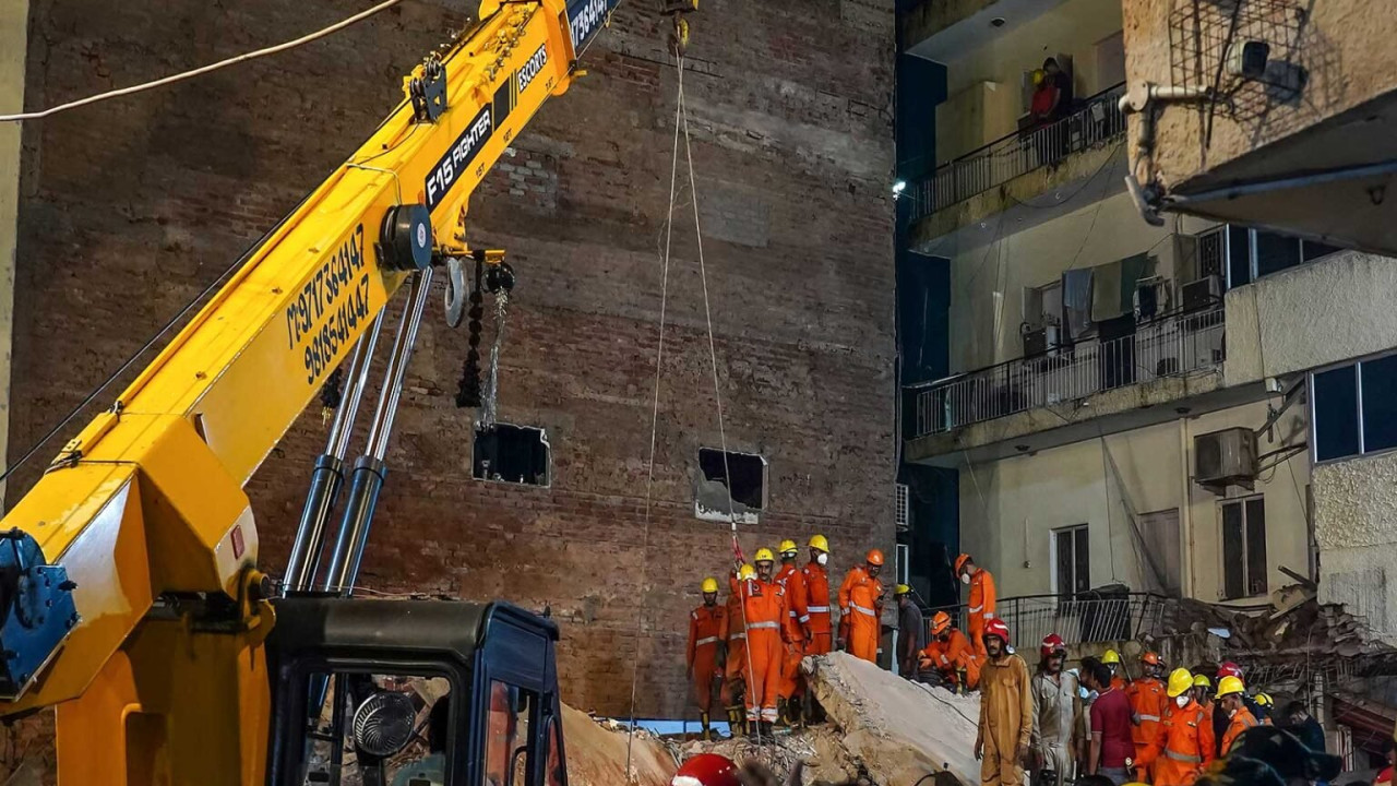 Terrible accident in Delhi Demand for Commissioner resignation