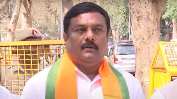 Ponguleti Srinivas Reddy land scam allegations spark intense BJP protest at Gun Park