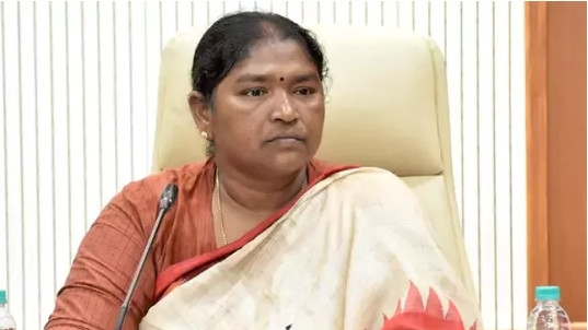 Seethakka fires at Harish Rao asking if he will strip in front of women
