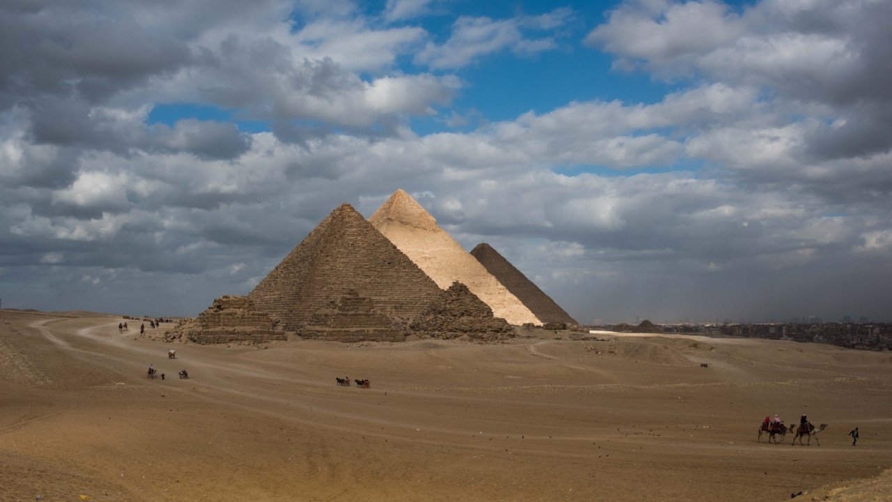 Egypt Archaeologists Uncover 4000 Year Old Tomb In Saqqara